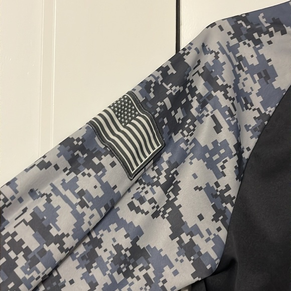 Men’s M . Long sleeve. Gray . - Picture 3 of 3